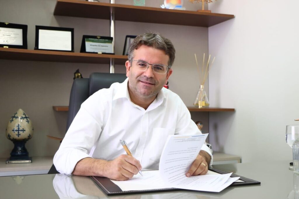 Prefeito Alessandro Palmeira comemora 1º lugar de afogados da Ingazeira em qualidade do transporte escolar do Pajeú - PE Notícias